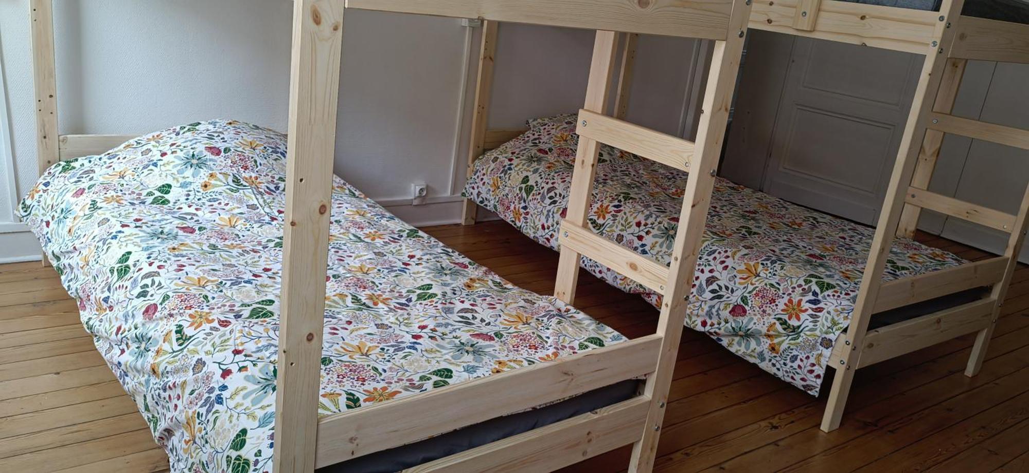 Bed In 6-Bed Mixed Dormitory Le Jardin Cafe Bordeaux Exterior photo